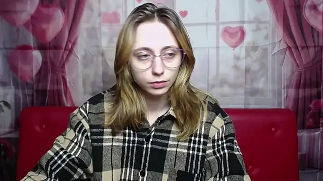 TracyLll online show from 02.17.26