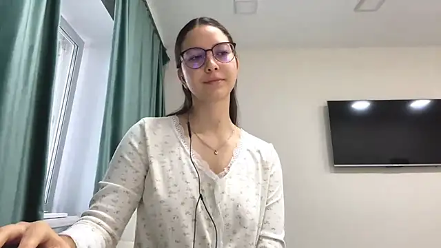 Snapshot of Allisgree chatting on 10.29.25 Allisgree online show from 10.29.25