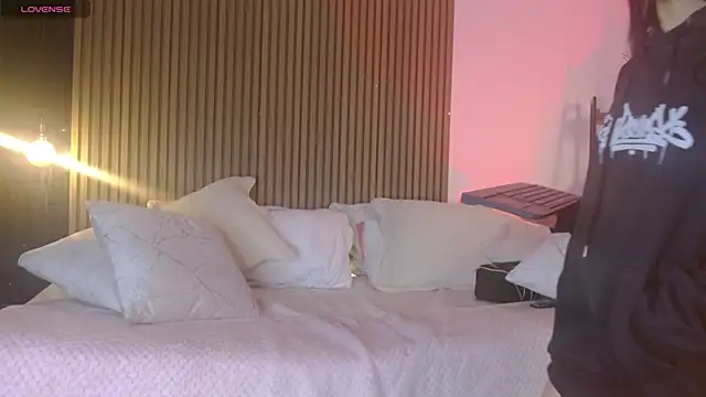 Snapshot of Skay_bluee chatting on 10.29.25 Skay bluee online show from 10.29.25