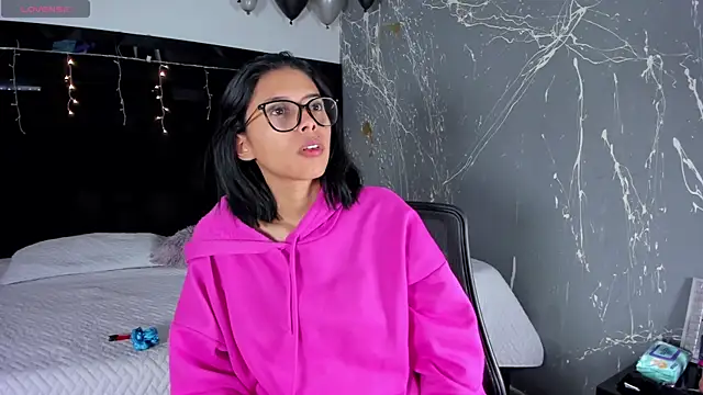 LilithLuxorr online show from 12.04.25