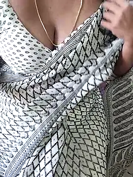 Snapshot of tamil_chitra12 chatting on 11.03.25 tamil chitra12 online show from 11.03.25