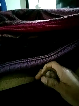 female hunterr online show from 12.14.25