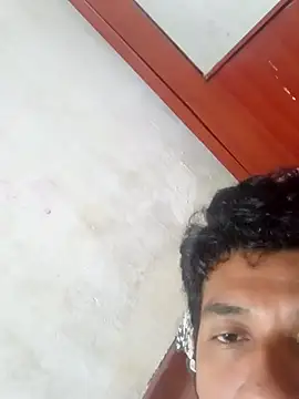 Snapshot of Illi08 chatting on 10.28.25 Illi08 online show from 10.28.25