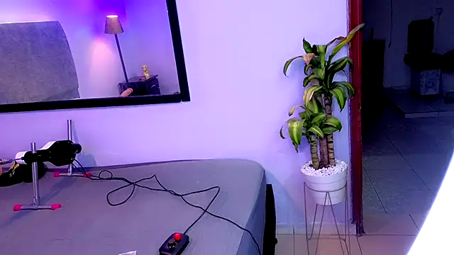 Flor Gil online show from 11.12.25