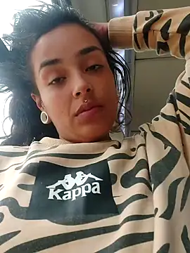 Snapshot of Moon_And_Sunn chatting on 10.29.25 Moon And Sunn online show from 10.29.25