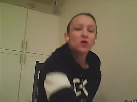 Karebearz1 online show from 04.06.26