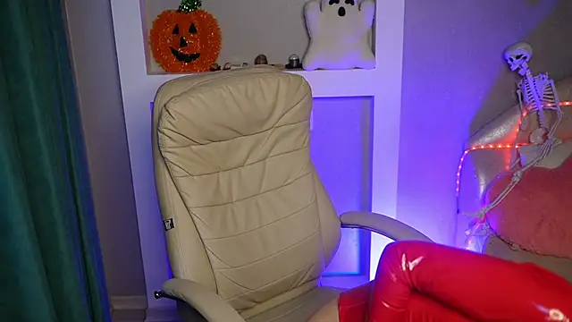 SophieTynes online show from 10.30.25