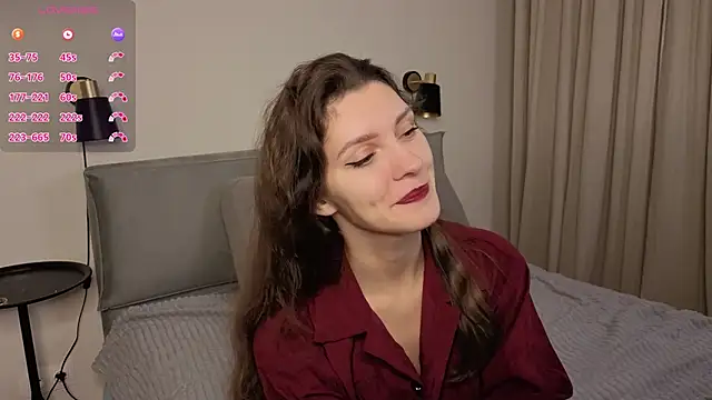 LauraYoungg online show from 11.18.25