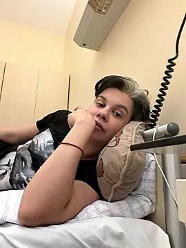 Snapshot of Carolineisback chatting on 02.02.26 Carolineisback online show from 02.02.26