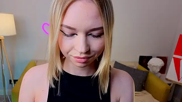 Snapshot of adellime chatting on 11.02.25 adellime online show from 11.02.25