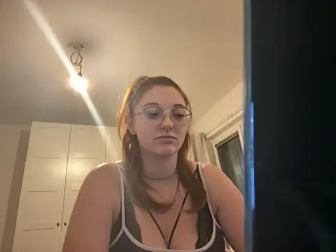 YoungLina online show from 12.03.25