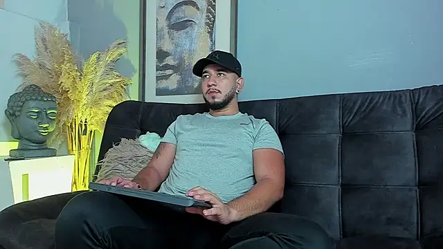 Snapshot of MarcusConnor chatting on 11.14.25 MarcusConnor online show from 11.14.25