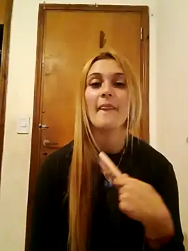 Snapshot of larubia_arg chatting on 10.31.25 larubia arg online show from 10.31.25