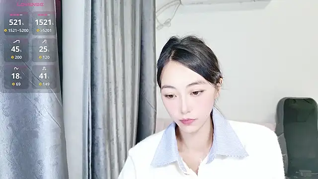 Snapshot of Emily_babyy chatting on 11.06.25 Emily babyy online show from 11.06.25