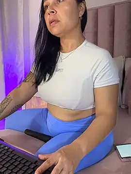 Natural BIGASS Nina online show from 04.13.26