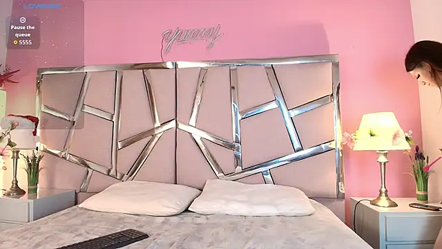 Snapshot of kittyblooms chatting on 01.06.26 kittyblooms online show from 01.06.26