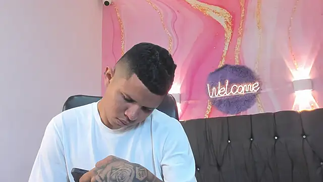 Steven19 LatinBoy online show from 11.25.25