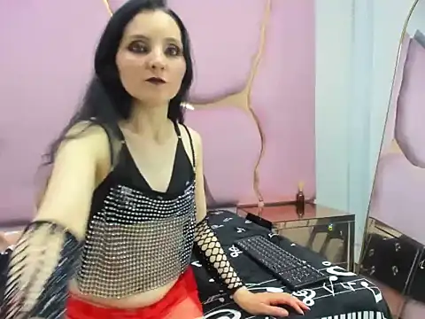 Morticia Black online show from 11.13.25