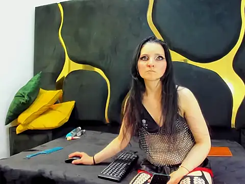 Morticia Black online show from 12.16.25