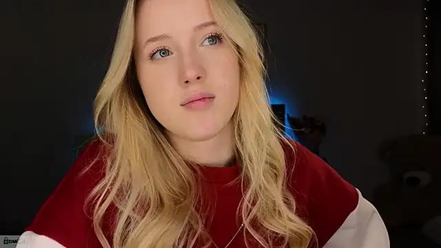 Snapshot of adele_armass chatting on 02.18.26 adele armass online show from 02.18.26