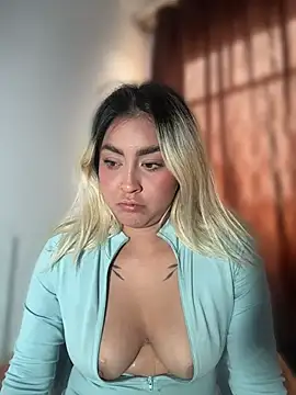 Elina Hills online show from 04.08.26