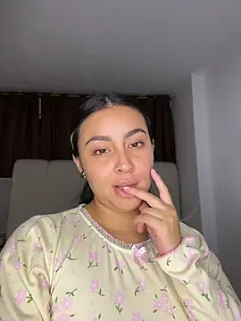 Elina Hills online show from 05.24.26