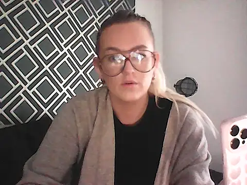 HollySmith00 online show from 10.30.25