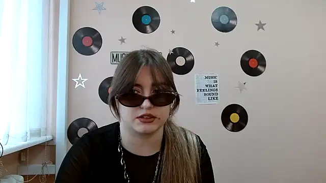 Dance  Queen online show from 10.31.25