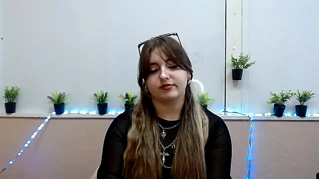 Dance  Queen online show from 11.03.25