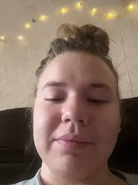 Snapshot of AvaMolls chatting on 10.31.25 AvaMolls online show from 10.31.25