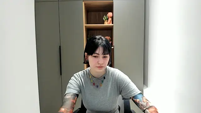 GloriaLemanski online show from 11.02.25