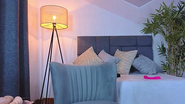 Snapshot of kinkyzoe20 chatting on 11.03.25 kinkyzoe20 online show from 11.03.25