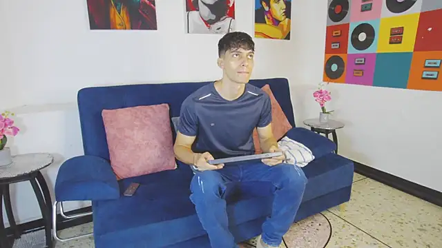 AlessioVitale online show from 11.22.25