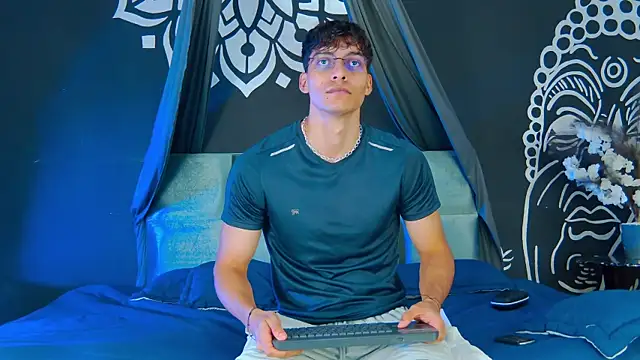 AlessioVitale online show from 12.21.25