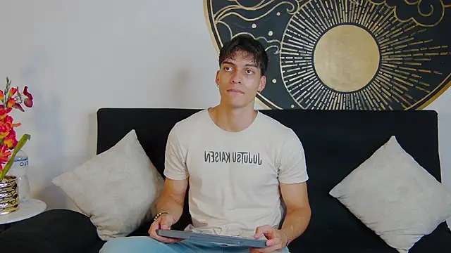 Snapshot of AlessioVitale chatting on 02.23.26 AlessioVitale online show from 02.23.26