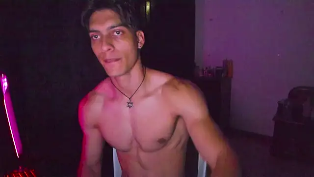 Snapshot of AlessioVitale chatting on 03.28.26 AlessioVitale online show from 03.28.26