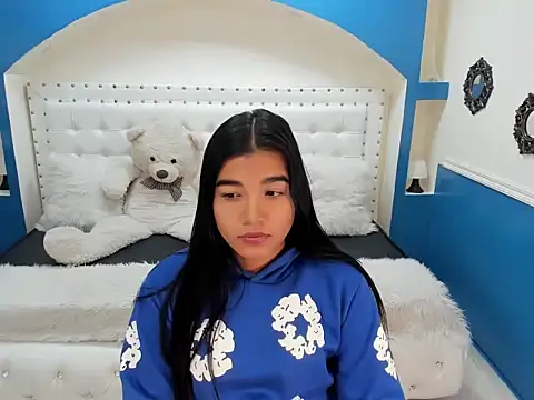 Sheyla Bell online show from 10.31.25