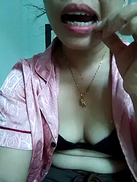 Snapshot of kitti-krush chatting on 11.04.25 kitti-krush online show from 11.04.25