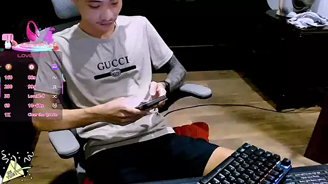 Snapshot of _lulu9999_ chatting on 10.31.25 lulu9999 online show from 10.31.25