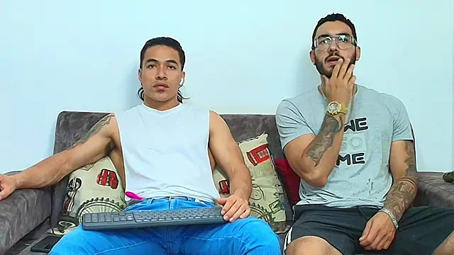 Snapshot of thebadboys05 chatting on 05.27.26 thebadboys05 online show from 05.27.26