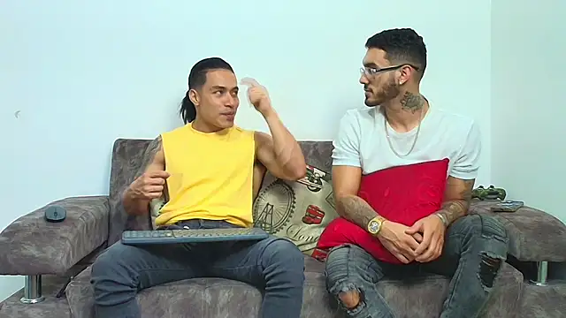 Snapshot of thebadboys05 chatting on 06.01.26 thebadboys05 online show from 06.01.26