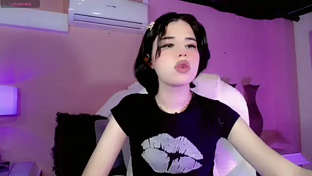 ClaudiaSophia online show from 11.18.25