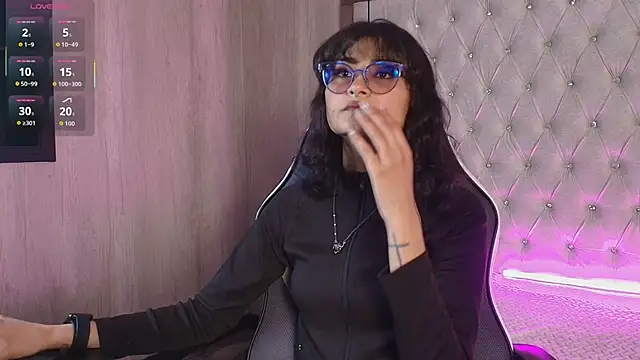 liliclan  online show from 11.04.25