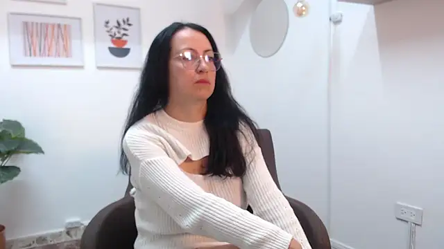 Lauryn Jones online show from 11.19.25