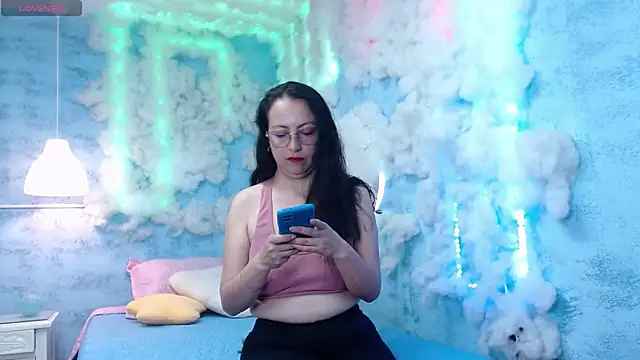 Lauryn Jones online show from 02.05.26