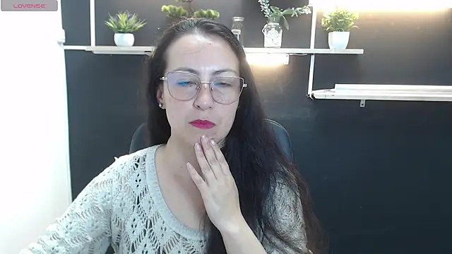 Lauryn Jones online show from 04.14.26