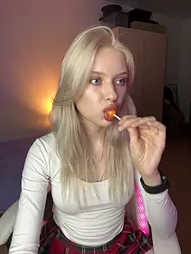 Snapshot of _ScarlettSky_ chatting on 11.01.25  ScarlettSky  online show from 11.01.25