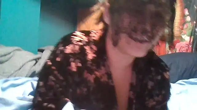 Snapshot of Buttercup2001 chatting on 11.01.25 Buttercup2001 online show from 11.01.25