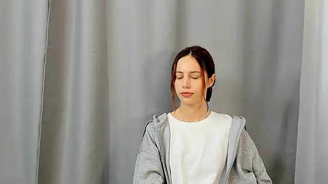 KylieVrable online show from 11.03.25