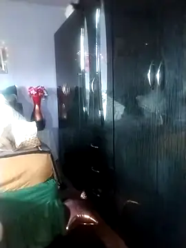 Belinder003 online show from 12.22.25